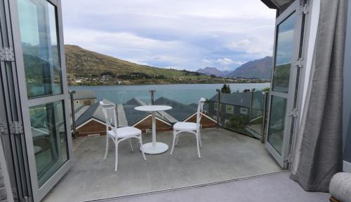 Apartment with Lake View