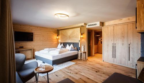 Suite with Mountain View