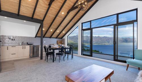 Apartment with Lake View