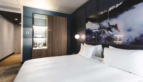 Premium Room with Balcony and Square View
