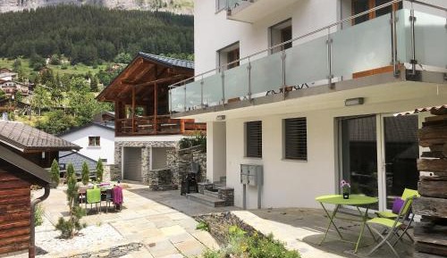 Apartment with Mountain View