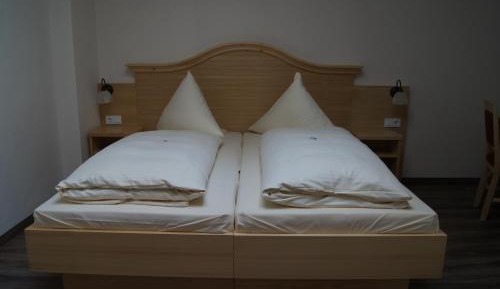 Double Room with Skylight Window