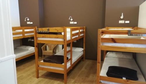 28-bed mixed shared room