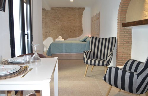 Cordoba Old City Hotel | apartamentos plazuela arco el portillo