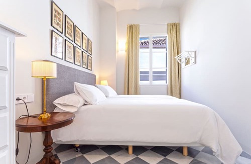 San Vicente Apartment | Genteel Home San Laureano VI