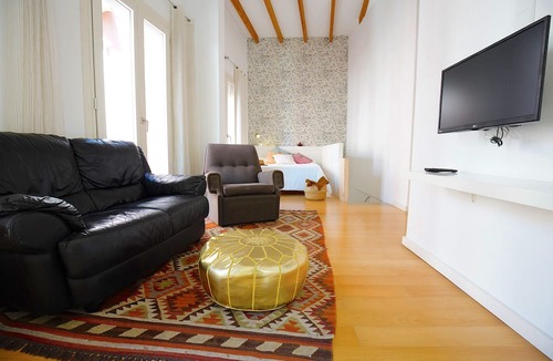 La Llotja-Born Apartment | Bright Apartment in Palma Old Town, Wifi, Balcony, Spacious, Air Conditioning