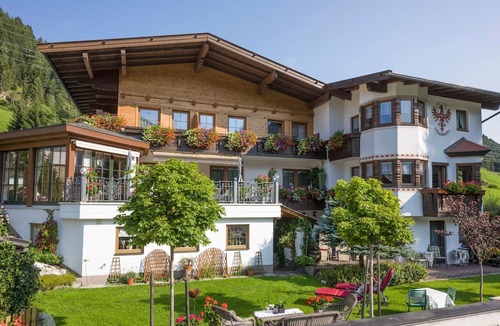 Gerlos Apartment | Appartement Bergpanorama by Interhome