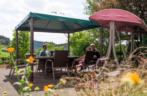 Lennestadt Apartment | Wiebelhaus-Mester Farm Guesthouse – Schwalbennest Holiday Apartment
