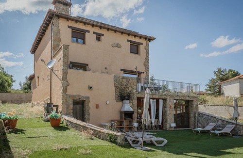 Peguerinos House | Casa Rural Las Damas – Private Indoor Pool, 5 Bedrooms & Mountain Views