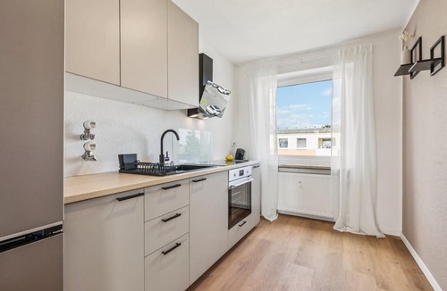 Rhein-Erft-Kreis District Apartment | Modern 90-square-meter apartment | 3 bedrooms | Balcony | Near Phantasialand