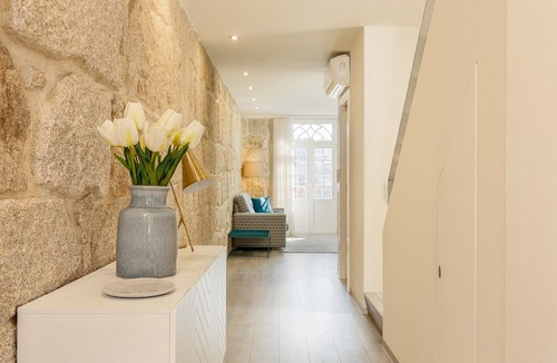 Sao Nicolau Apartment | Rustic Stone Hideaway near Oporto River