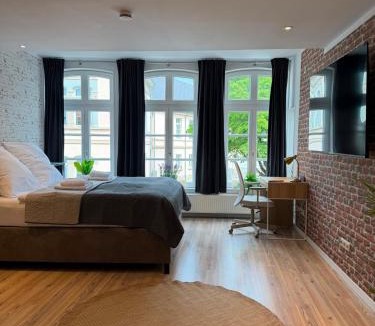 Oldenburg Apartment | Schloss-Loft komfortables Studio im Altbau mit Schlossblick, Waschmaschine, Küche