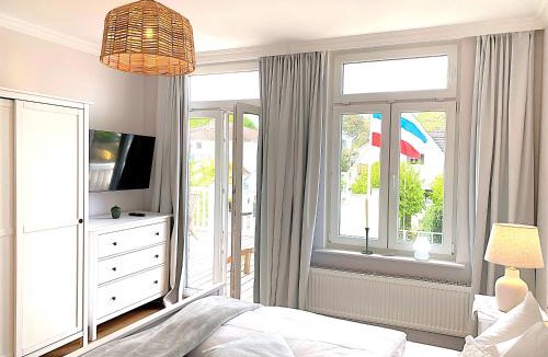 Niendorf Apartment | Villa Johanna App 3 - großzügiges Ferienappartement mit Balkon & Weitblick über den Niendorfer Hafen