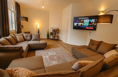 Schweinau Apartment | YFB-170m2 Apartment für bis zu 15, modern, 1min zu UBahn, Ruhige Lage, Parkplätze, WIFI, Netflix, Kindergerecht