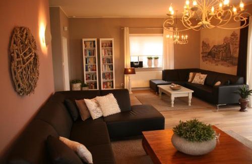 Backemoor House | Ostfriesland Ferien Villa - 24 Personen - Sauna, Whirlpool , Kino, und Bar