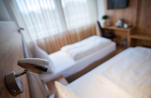 Leopoldshafen Hotel | Hotel Leo