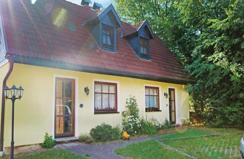 Hausles House | Holiday Home Mitwitz with a Fireplace 09