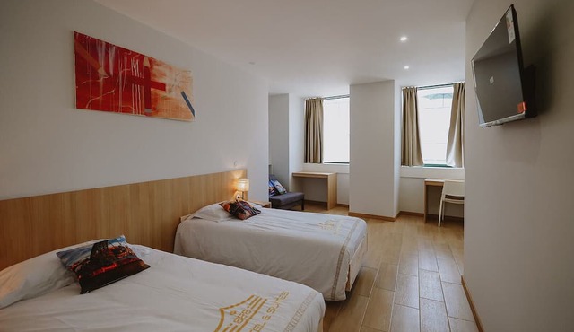 888hostel&suites