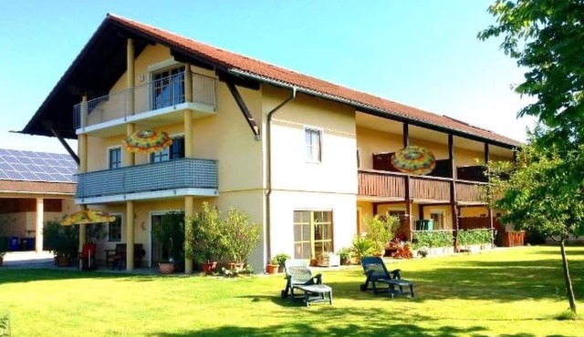 Gemütliche Ferienwohnung mit großem Garten by Interhome