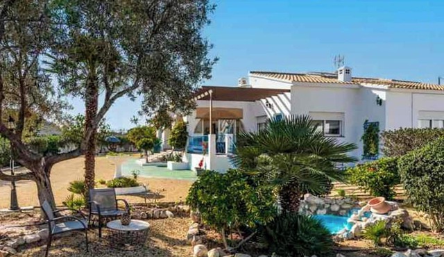 Costa Blanca villa with pool in Villajoyosa