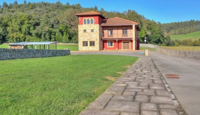 The Gama Tower House: A villa with its own forest near the beaches, sleeps 12