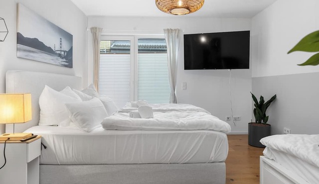 Design Luxuriös, 14 min Köln , Super Komfort, Vollausstattung, 3 x 55" TV