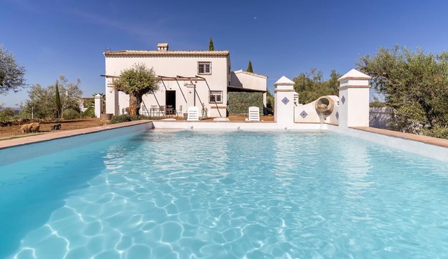 4 bedroom awesome home in Constantina