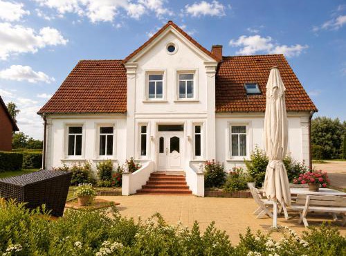 Ferienhaus für 8 Personen mit Kamin & Terrasse