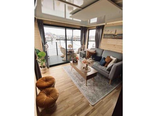 Ahoy Masal Modern retreat